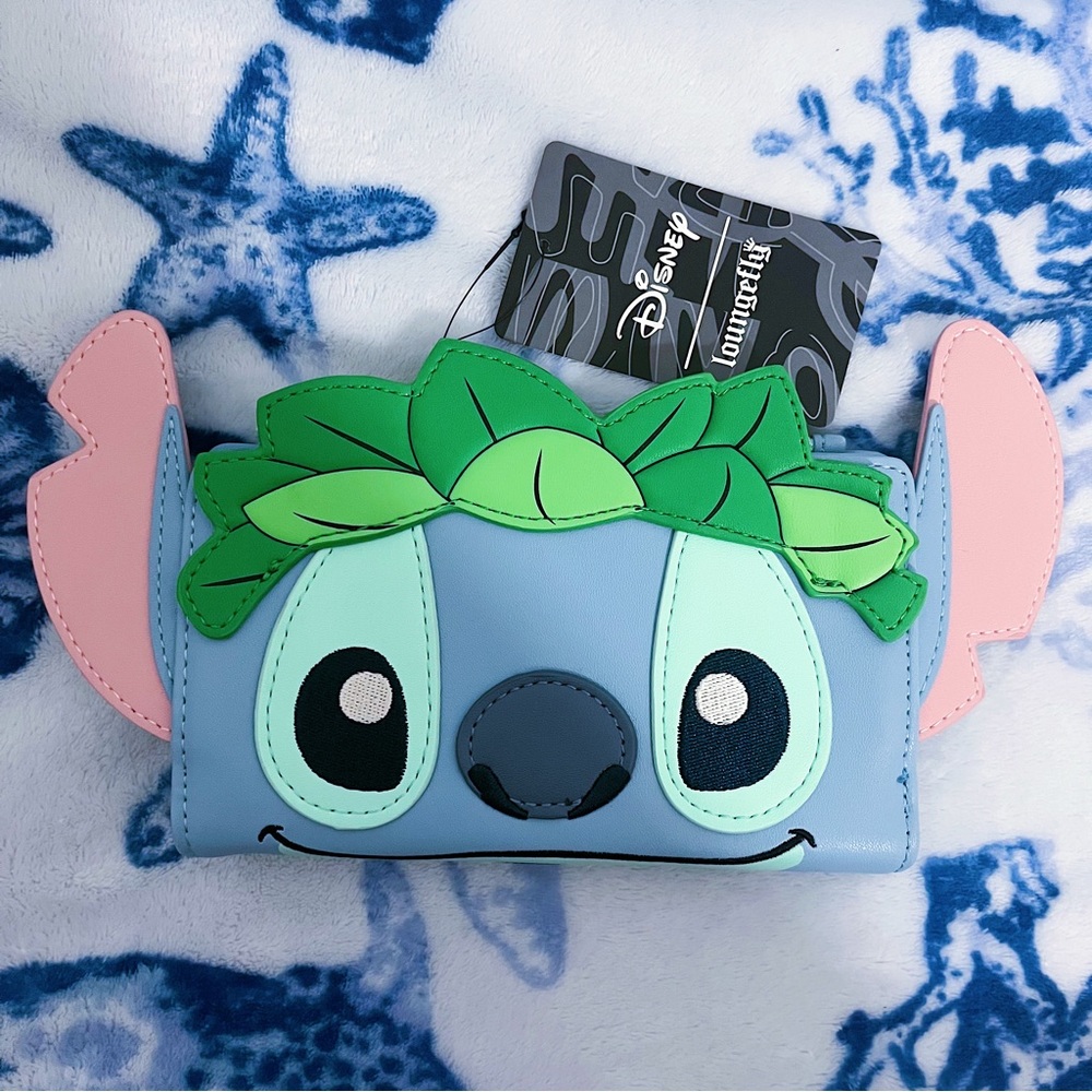 NWT 👾🌺 Loungefly Disney Lilo & Stitch Luau Stitch Wallet